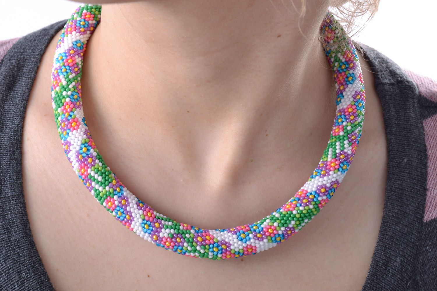 Accessoire coloré collier en perles de rocaille fait main style ethnique photo 1