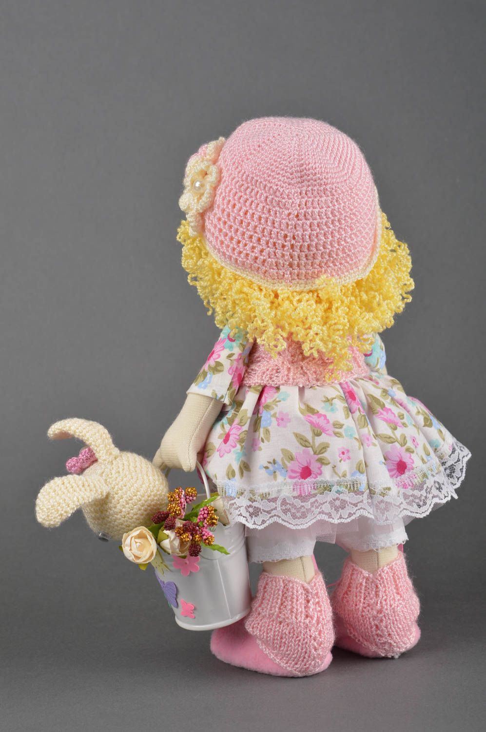 Кукла ручной работы кукла из ткани в розовом авторская кукла с ведром и зайцем фото 5