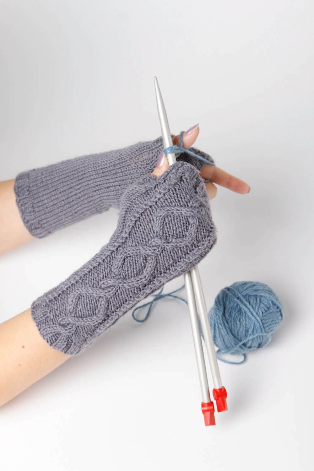 Mitones a crochet hechos a mano color gris accesorio de moda ropa femenina foto 1