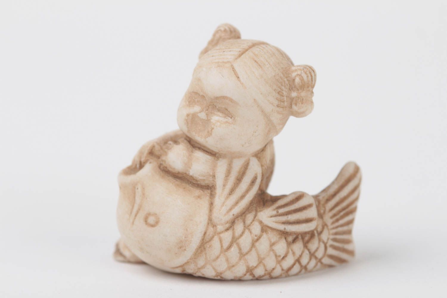 Figurine décorative fait main Petite statue Déco maison Fille avec poisson photo 2