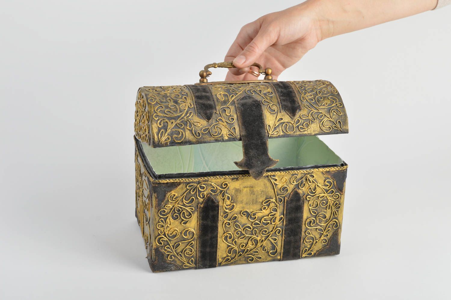 Caja baúl de cartón papel y cuero artificial hecho a mano para casa foto 2