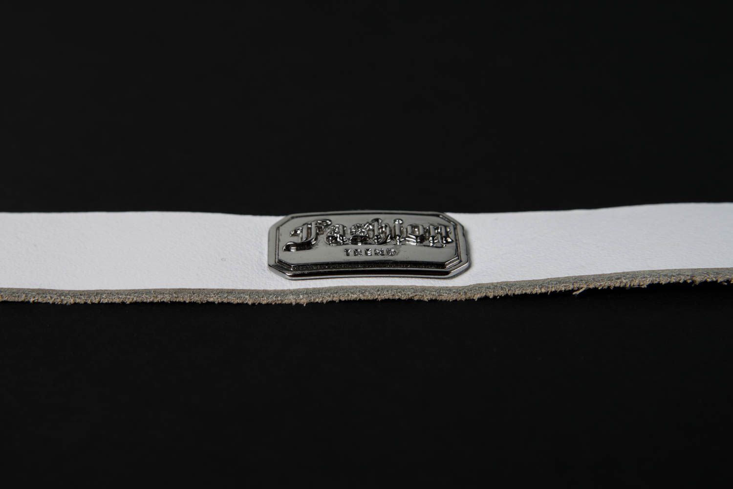 Bracelet cuir fait main Bracelet design blanc rivets Accessoire en cuir photo 4