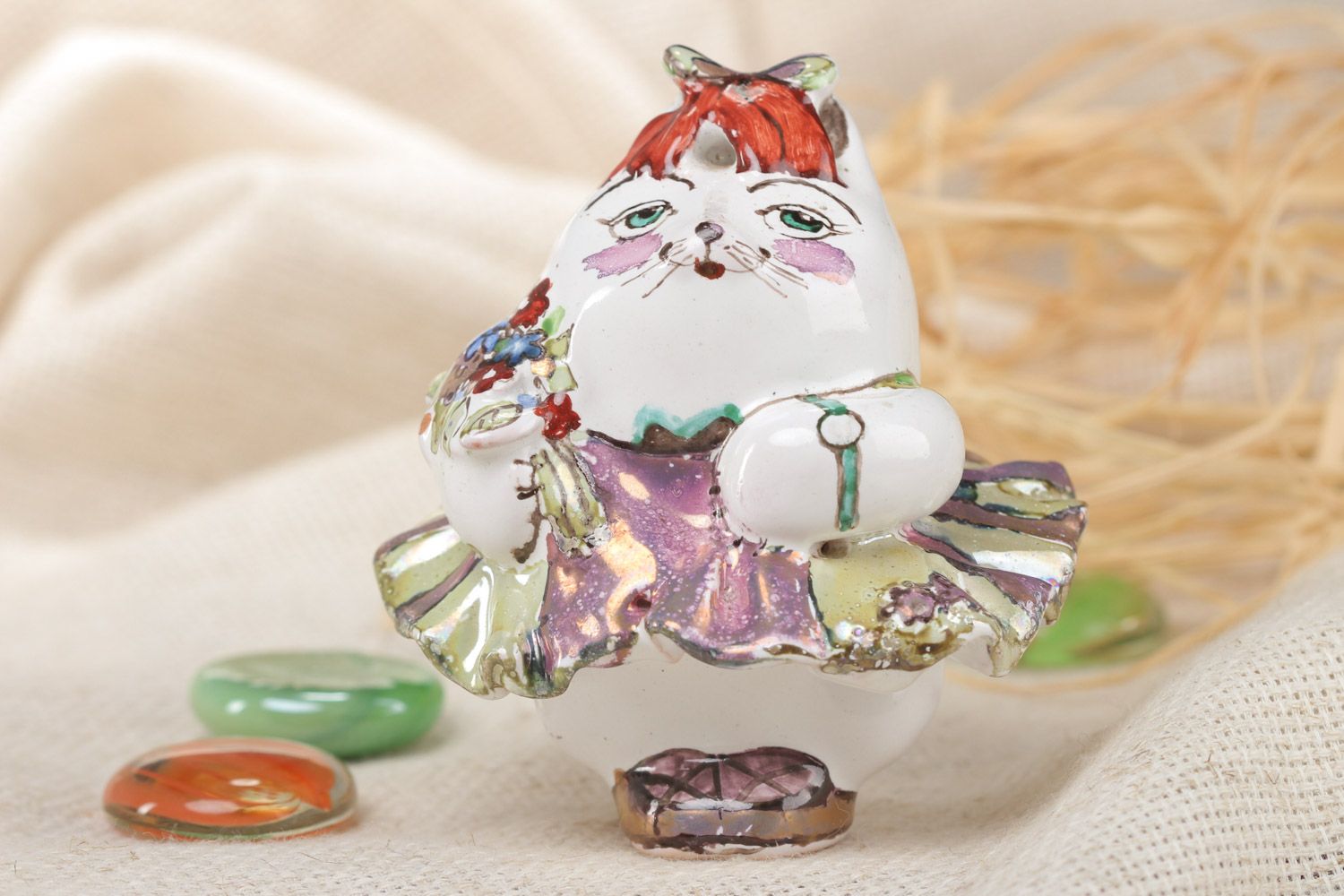 Декоративная керамическая фигурка кошки покрытая эмалью расписная ручной работы фото 1