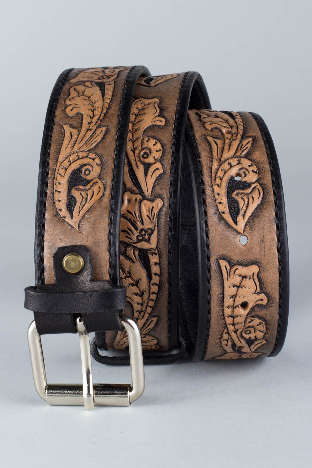 Handmade belt made of natural leather with metal buckle in Sheridan style photo 3