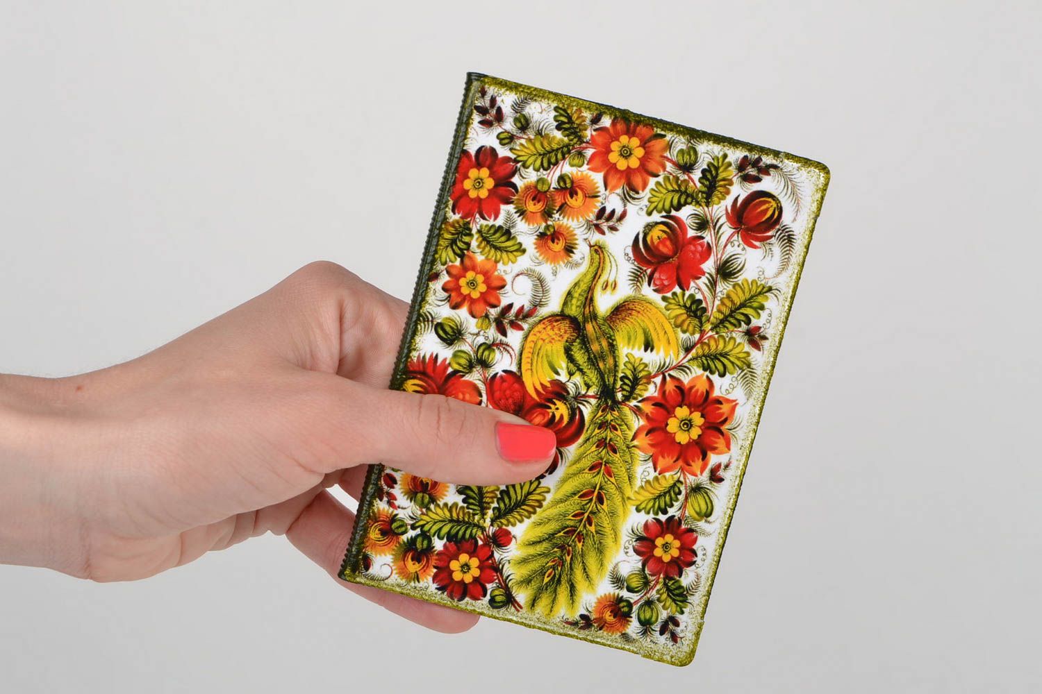 Handgemachte Passhülle aus Kunstleder in Decoupage ethnisch mit Blumenmuster  foto 2