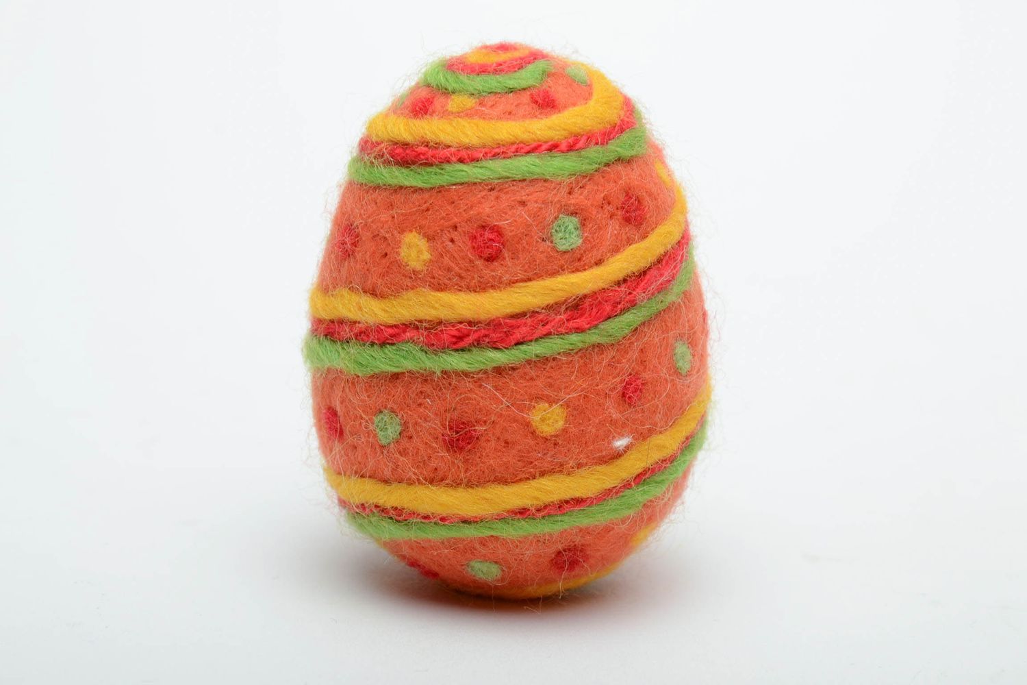 Oeuf de Pâques décoratif fait main original en laine photo 2