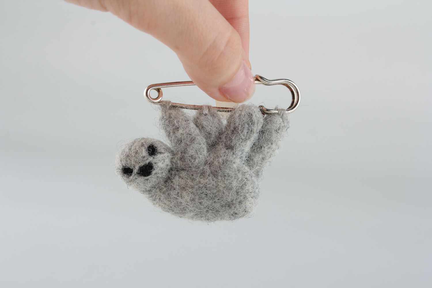 Woolen brooch Sloth photo 5