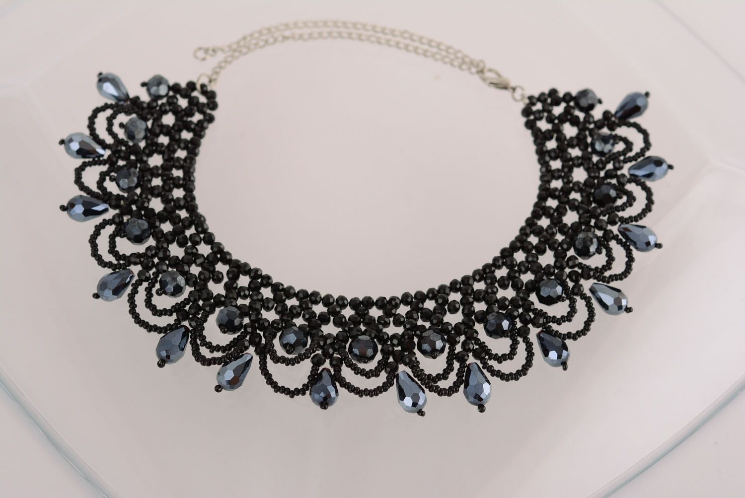 Black beaded necklace photo 2