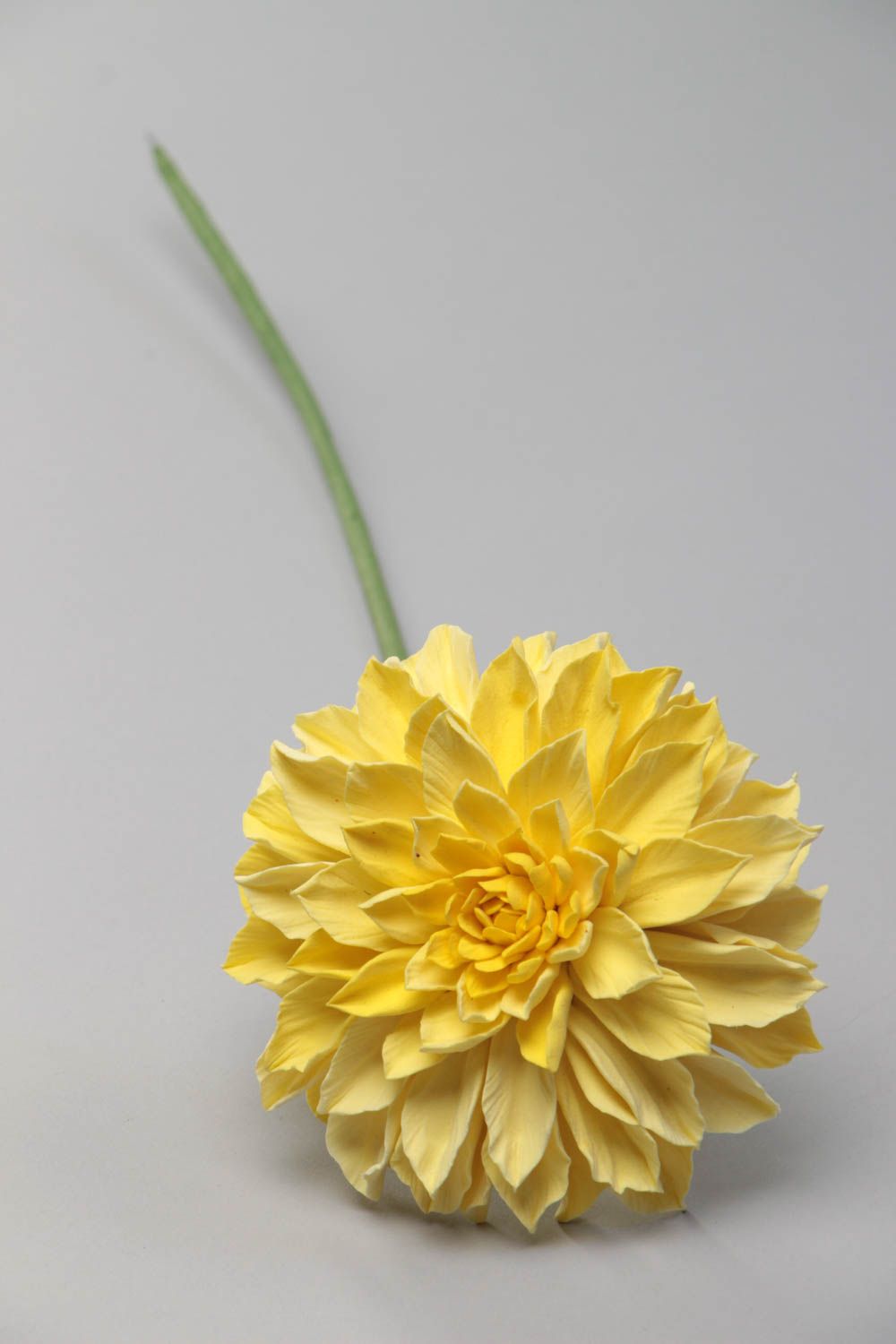 Цветок из японской полимерной глины хризантема желтая большая ручной работы фото 3