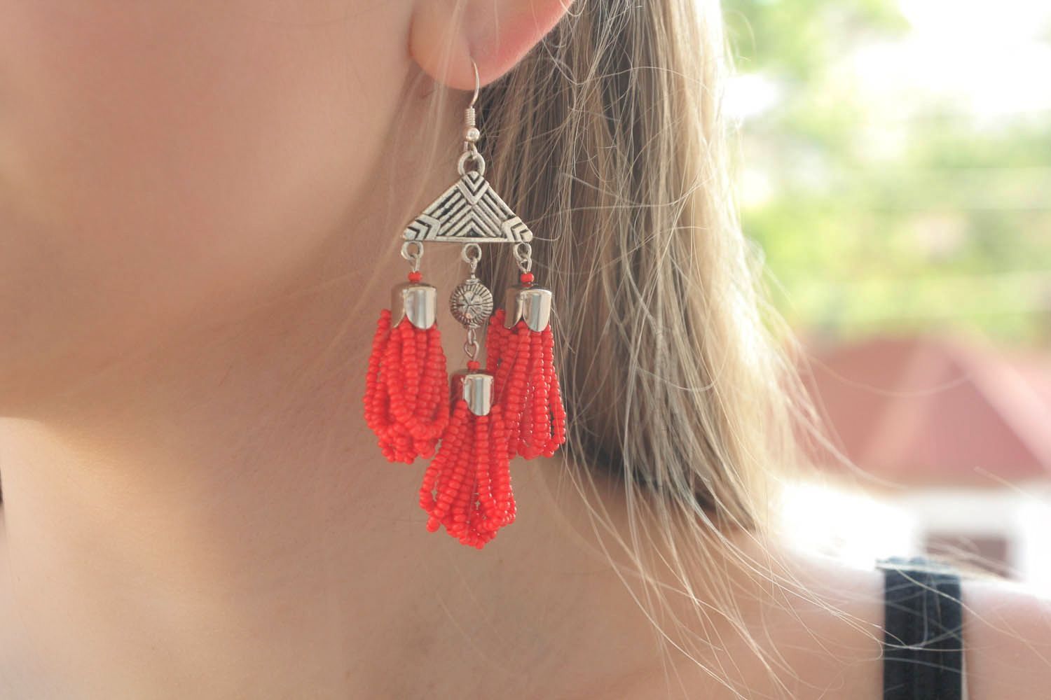 Red beaded earrings photo 5