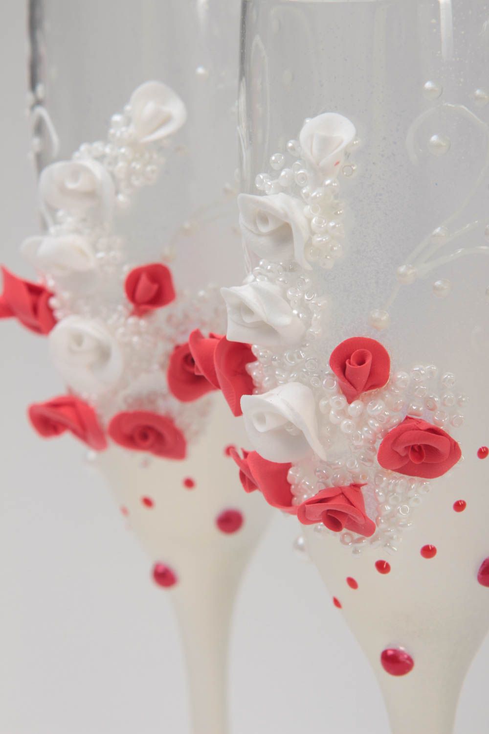 Handmade wedding accessories festive wedding ware white glasses with flowers photo 3
