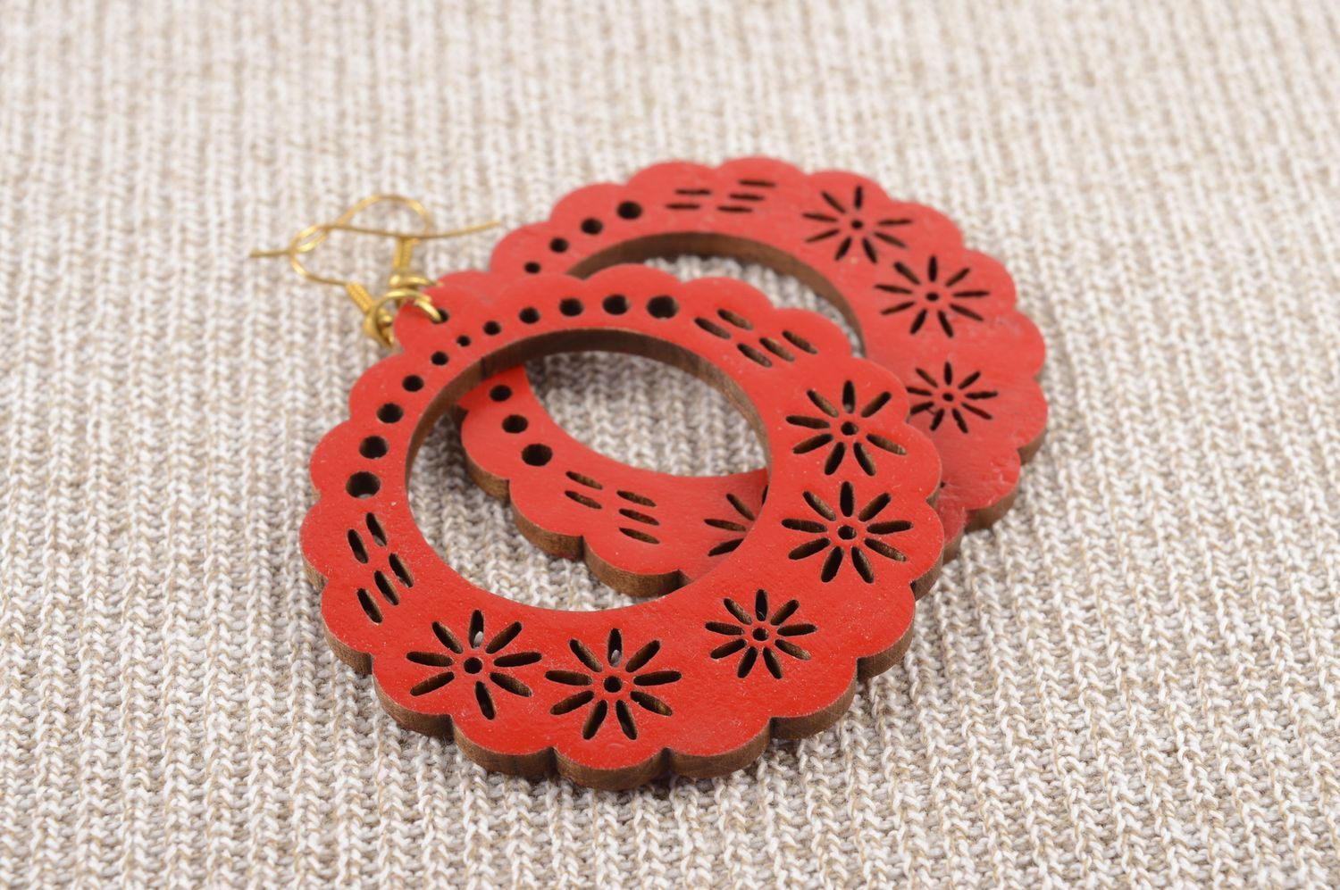 Rote stilvolle Ohrringe aus Holz handmade Damen Ohrringe Schmuck handgemacht foto 1