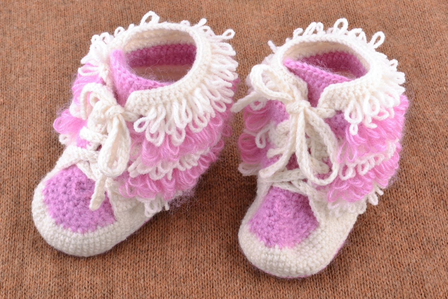 Handmade rosa Schuhe für Mädchen Baby Stiefel gehäkelt Geschenk für Kleinkinder foto 1