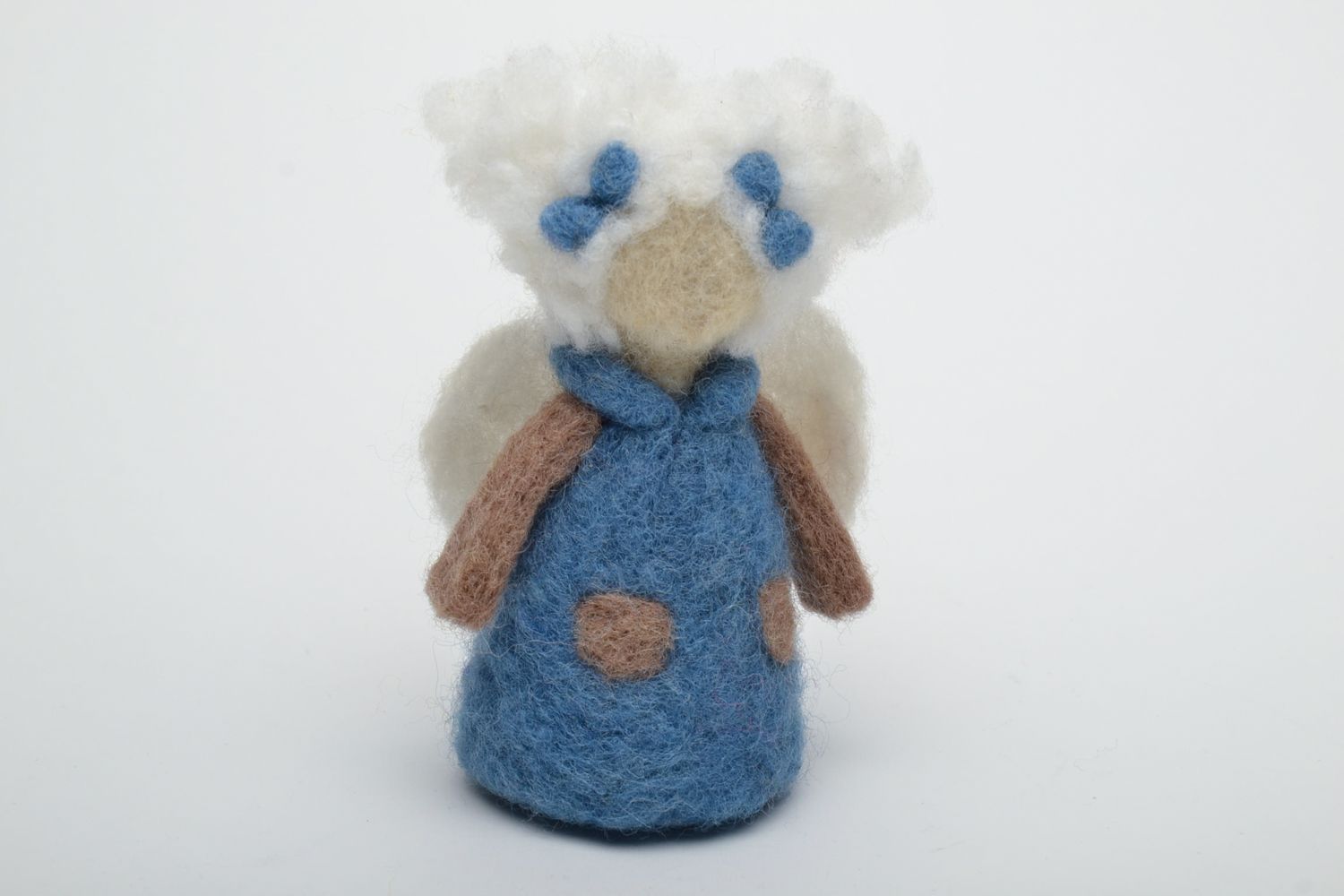 Handgemachte Puppe aus Wolle  foto 2