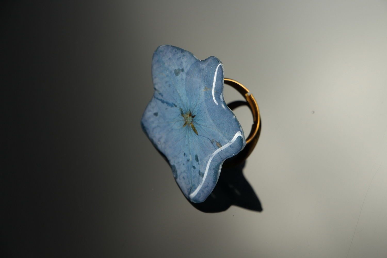 Bague artisanale avec fleur d'hortensia bleue photo 1