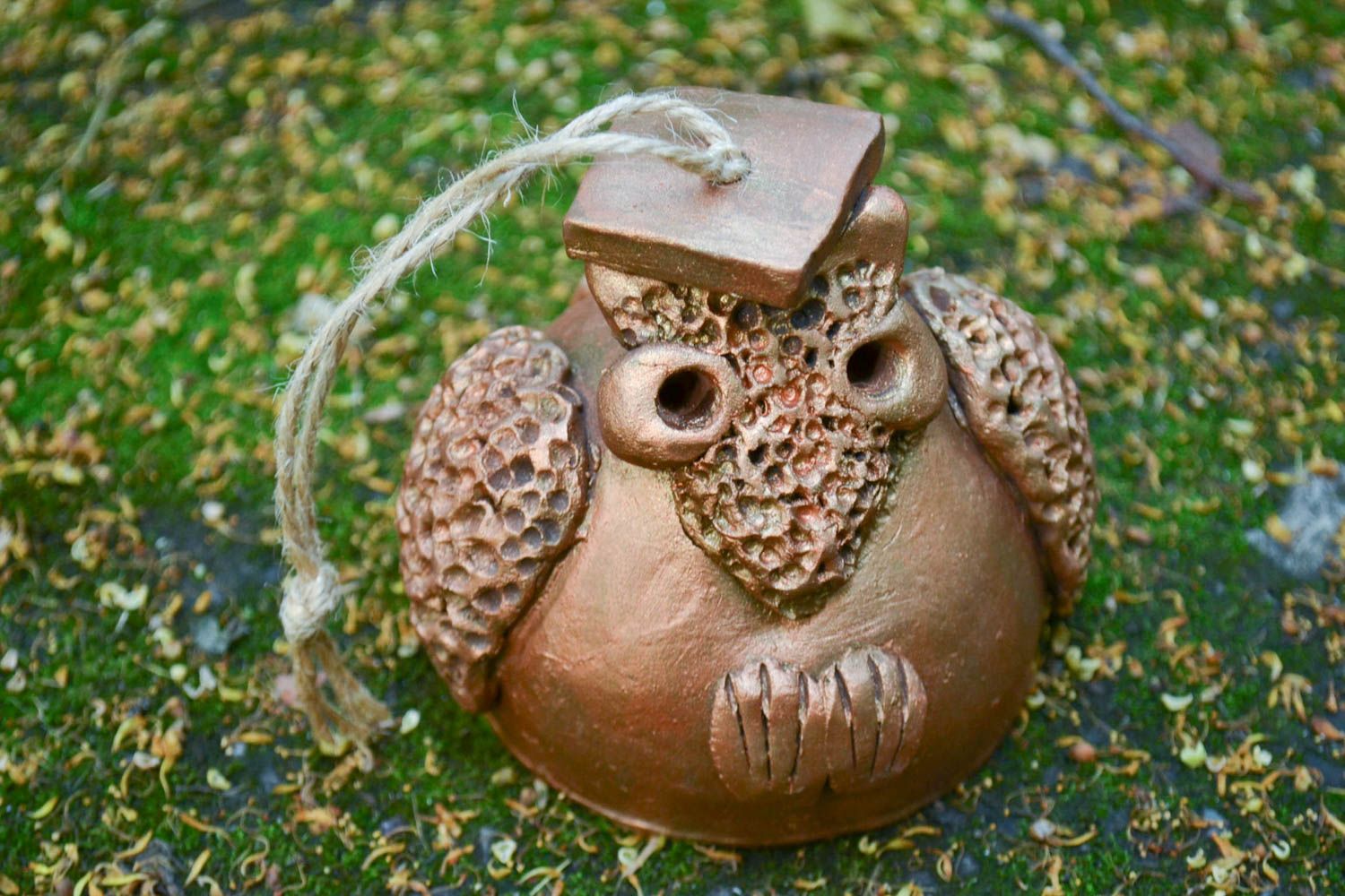 Колокольчик из глины фигурка ручной работы колокольчик сувенирный мудрая сова фото 1