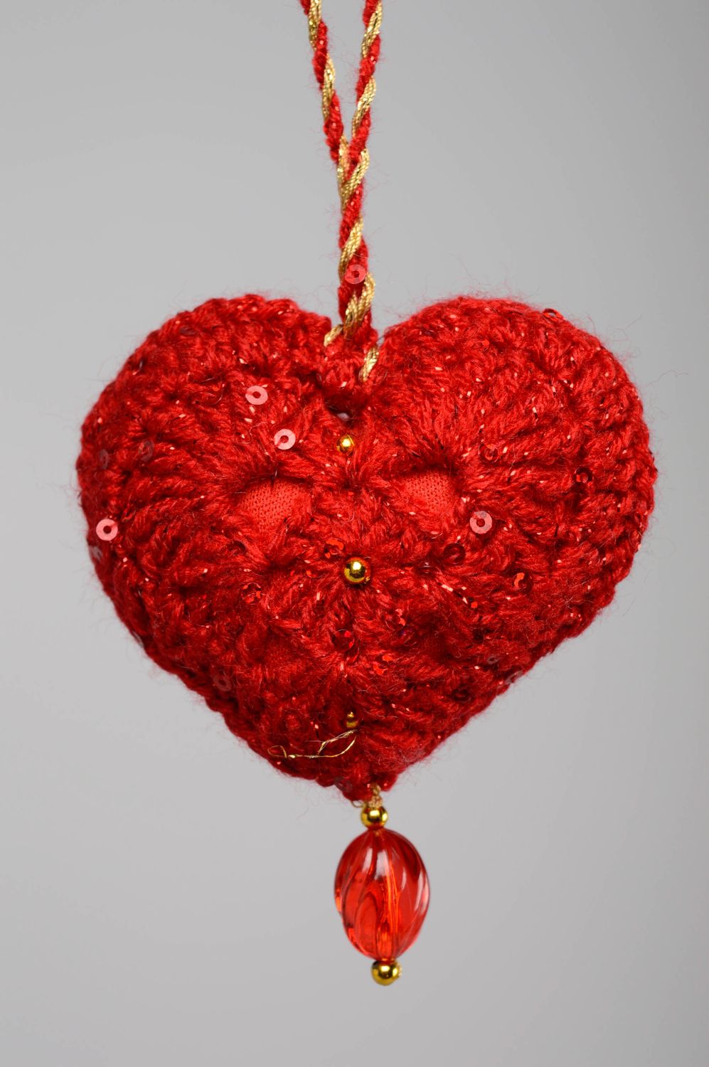 Red crochet heart pendant photo 3