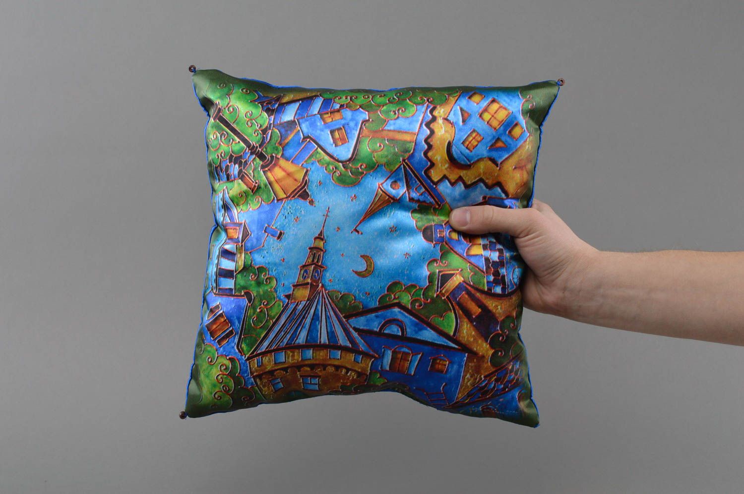 Подушка из атласа и шелка с рисунком интерьерная ручной работы Сказочный пейзаж фото 4