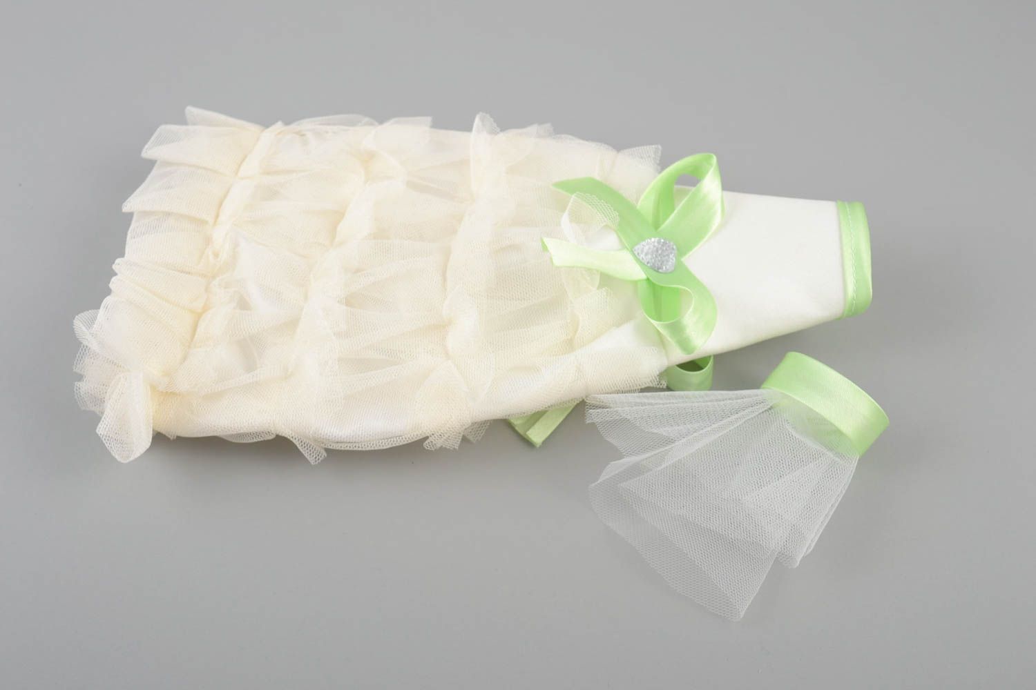 Jolie robe de mariée pour bouteille blanc vert faite main en satin décoration photo 2