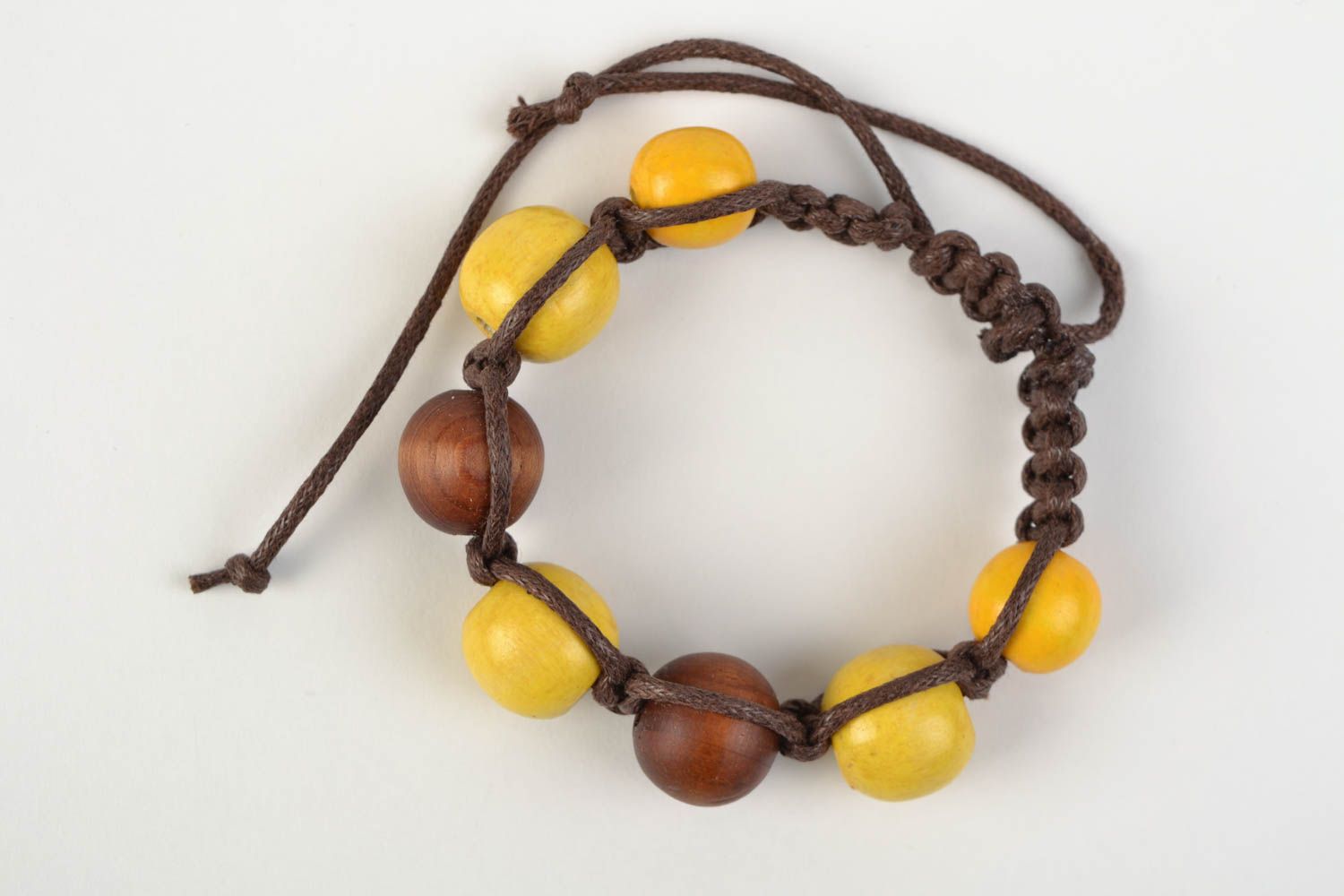 Bracelet en perles de bois et lacets original jaune marron accessoire fait main photo 6