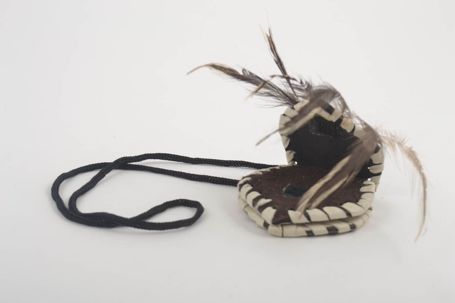 Pendentif design de créateur Bijou fait main amulette en daim Cadeau pour femme photo 4