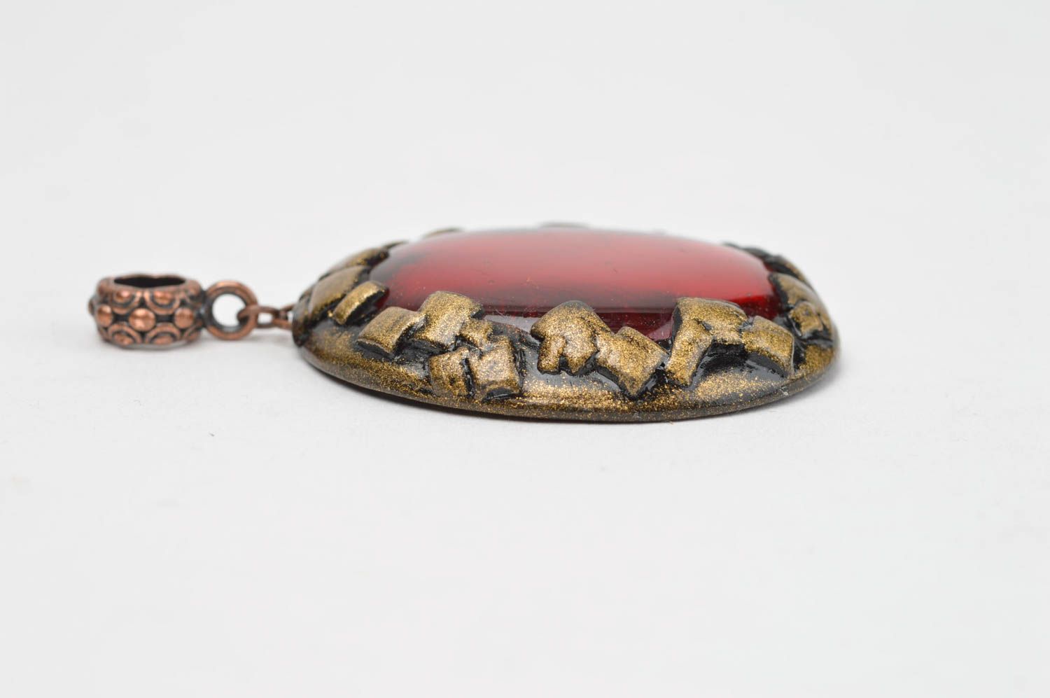 Оригинальный брелок для ключей из пластики с красным стеклом ручная работа фото 2