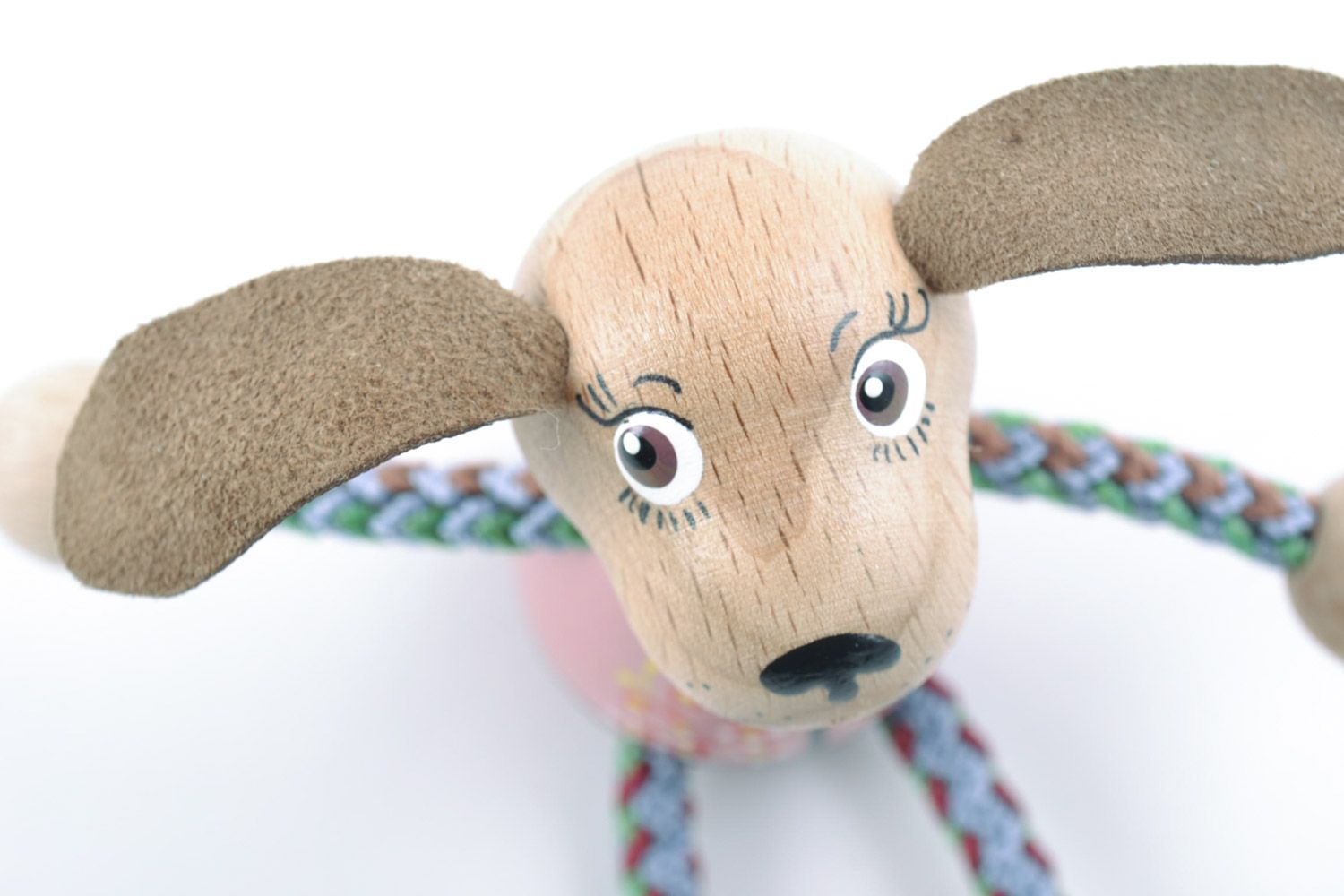 Деревянная игрушка собака экологически чистая ручной работы с росписью милая фото 3