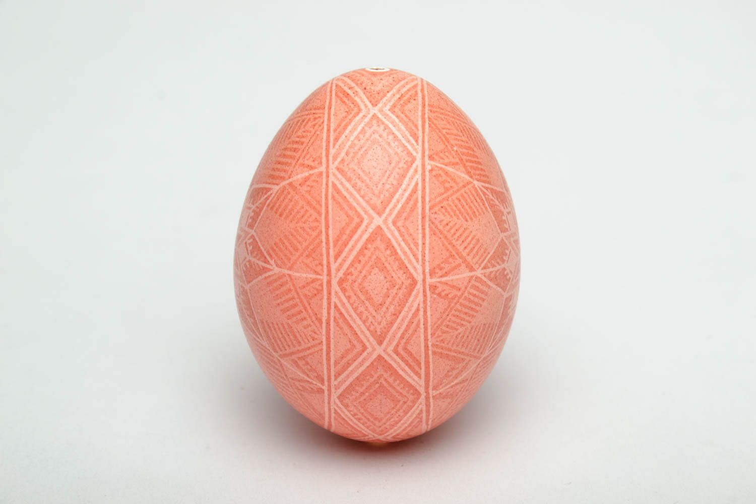 Huevo de Pascua artesanal con símbolos tradicionales foto 3