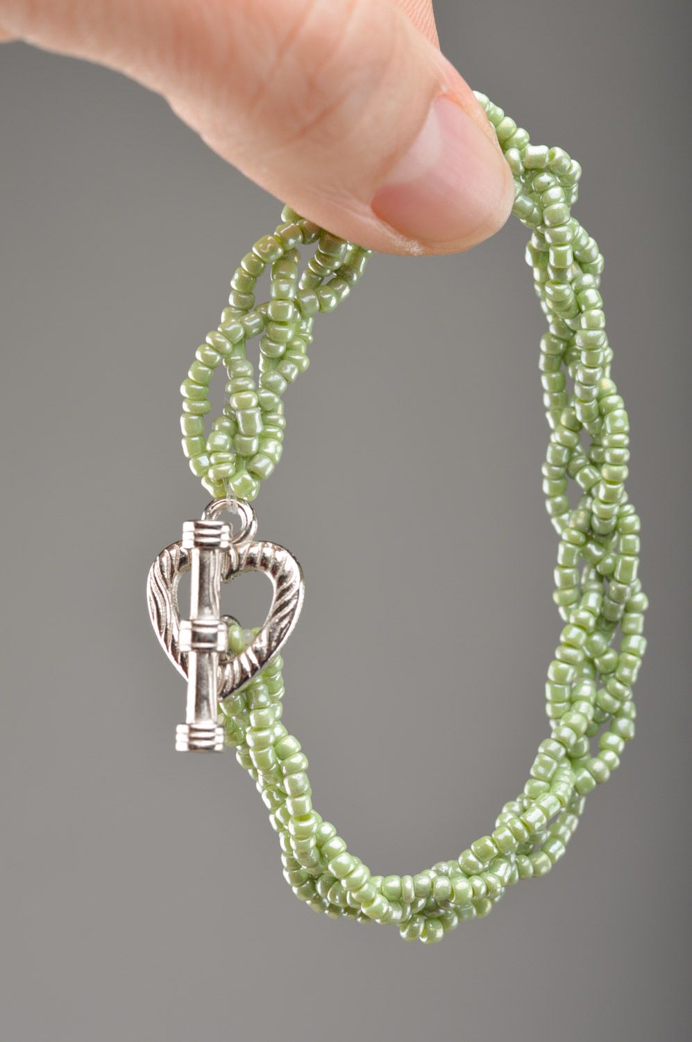 Bracelet en perles de rocaille fait main tressé sur fil vert avec fermoir toggle photo 3