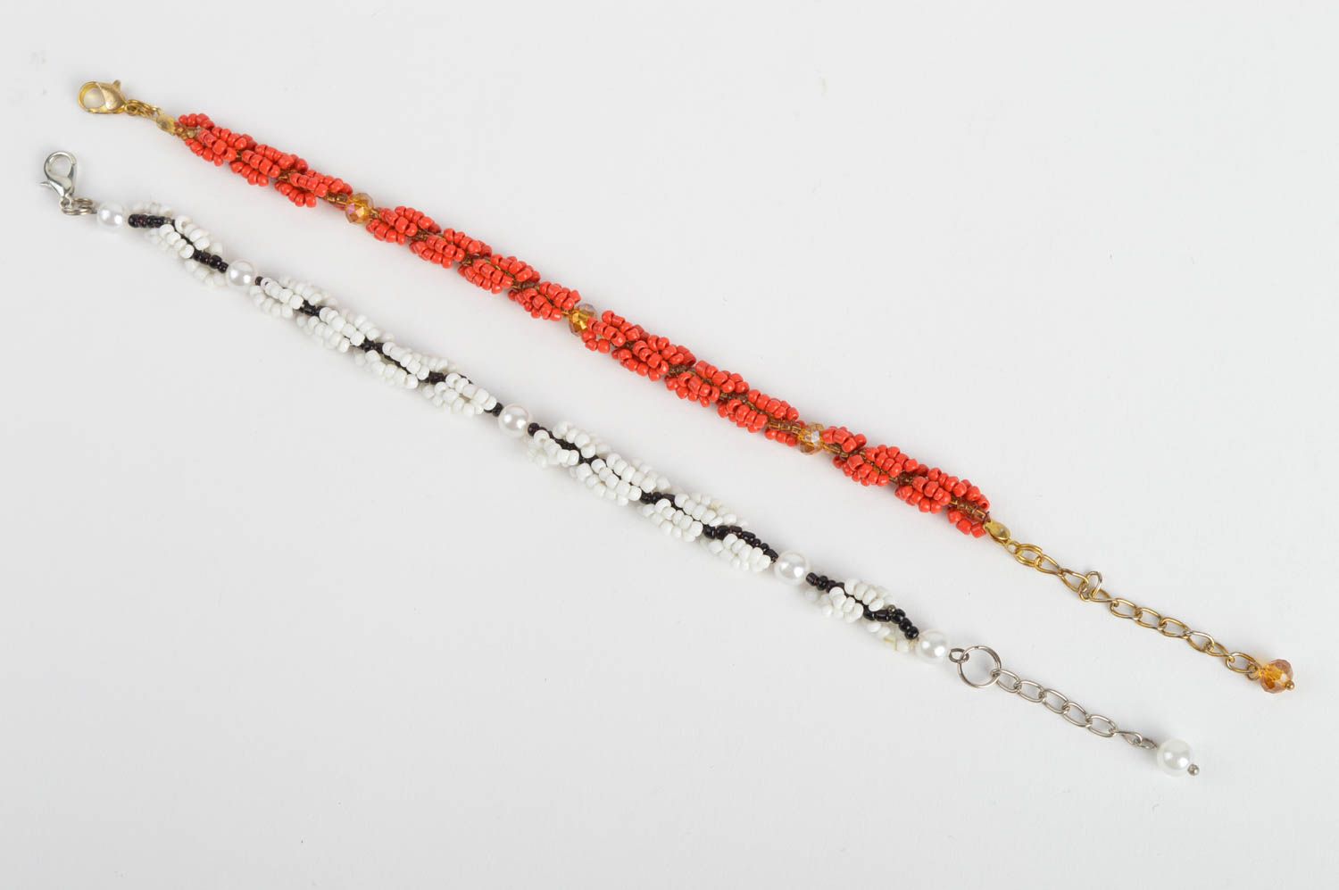 Handmade designer black and white bead woven wrist bracelet for women photo 5