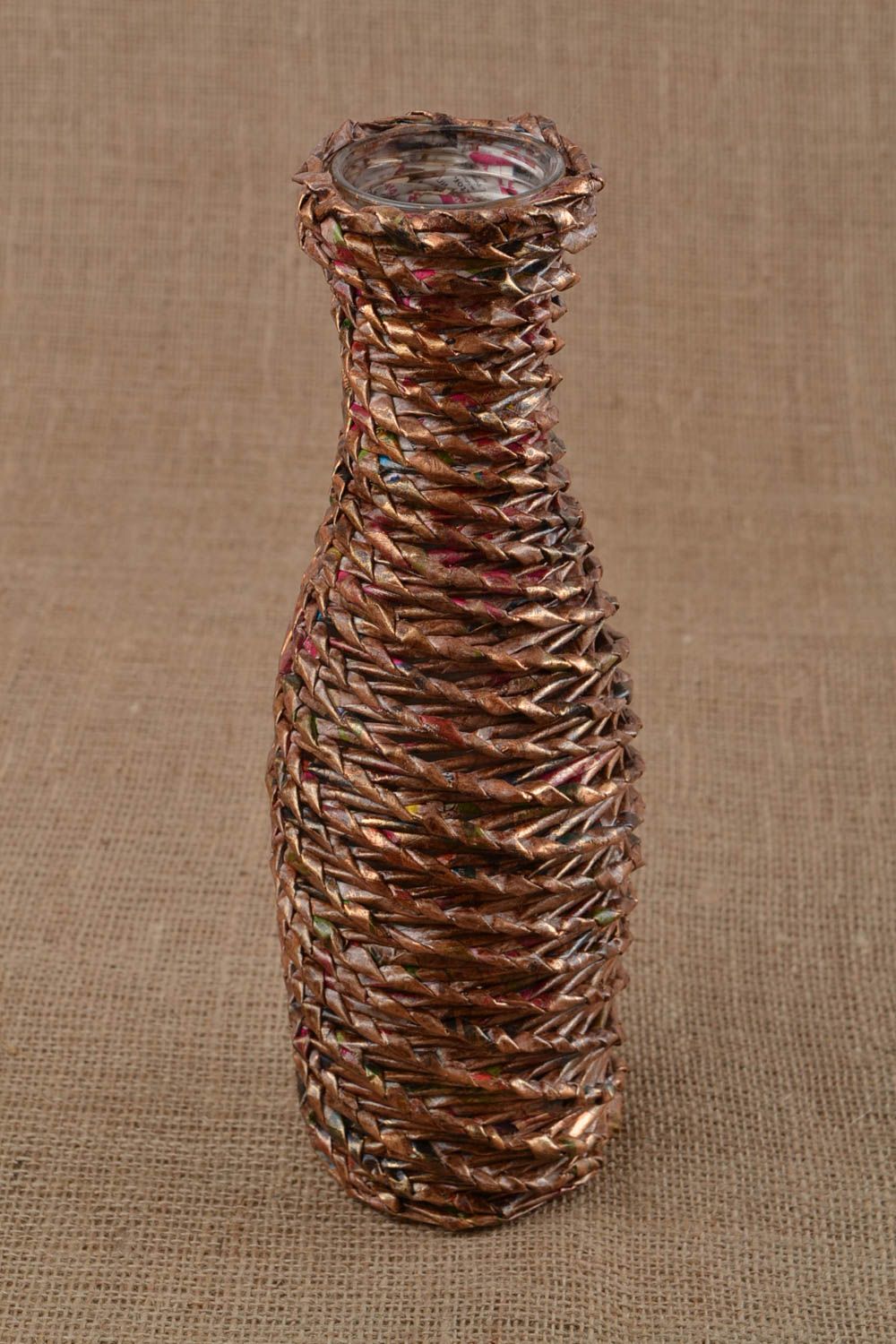 Vase tressé fait main Déco maison en tubes de papier marron Cadeau original photo 1