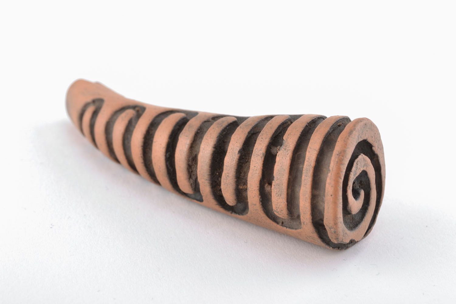 Clay smoking pipe in the shape of a horn photo 3