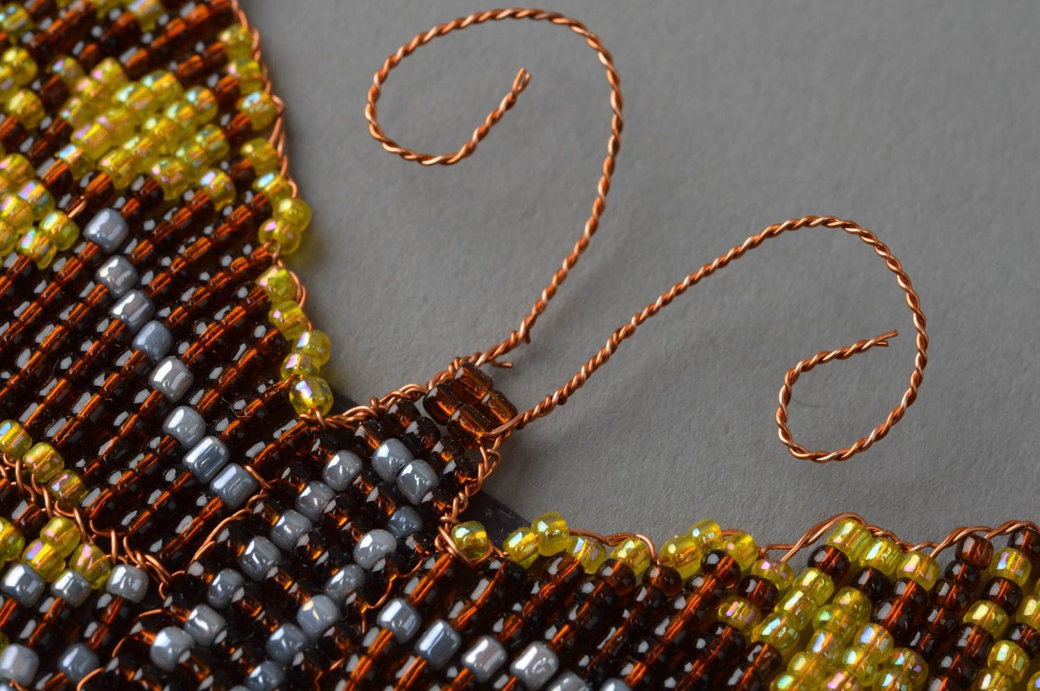 Magnet fait main décoratif tissé en perles de rocaille Papillon jaune brun photo 5