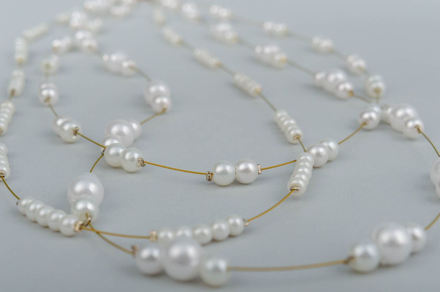 Collier de perles en plastique fait main blanc original élégant classique  photo 5