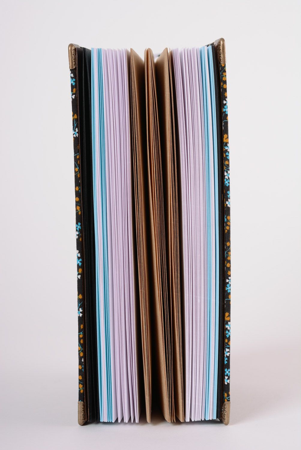 Handgemachtes Notizbuch mit Stoffumschlag aus Kattun mit farbigem Papier und Lesezeichen foto 5