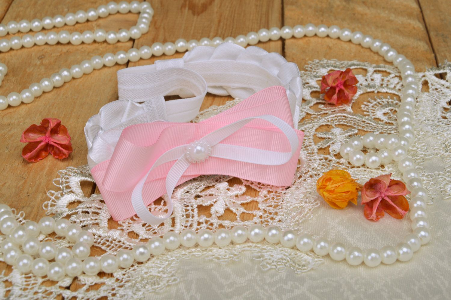 Bandeau blanc avec noeud rose en rubans fait main festif original pour bébé photo 1