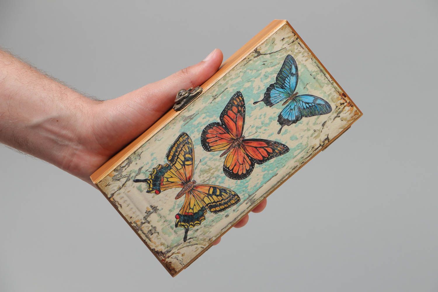 Handmade rectangular varnished wooden jewelry box with butterfly print photo 5