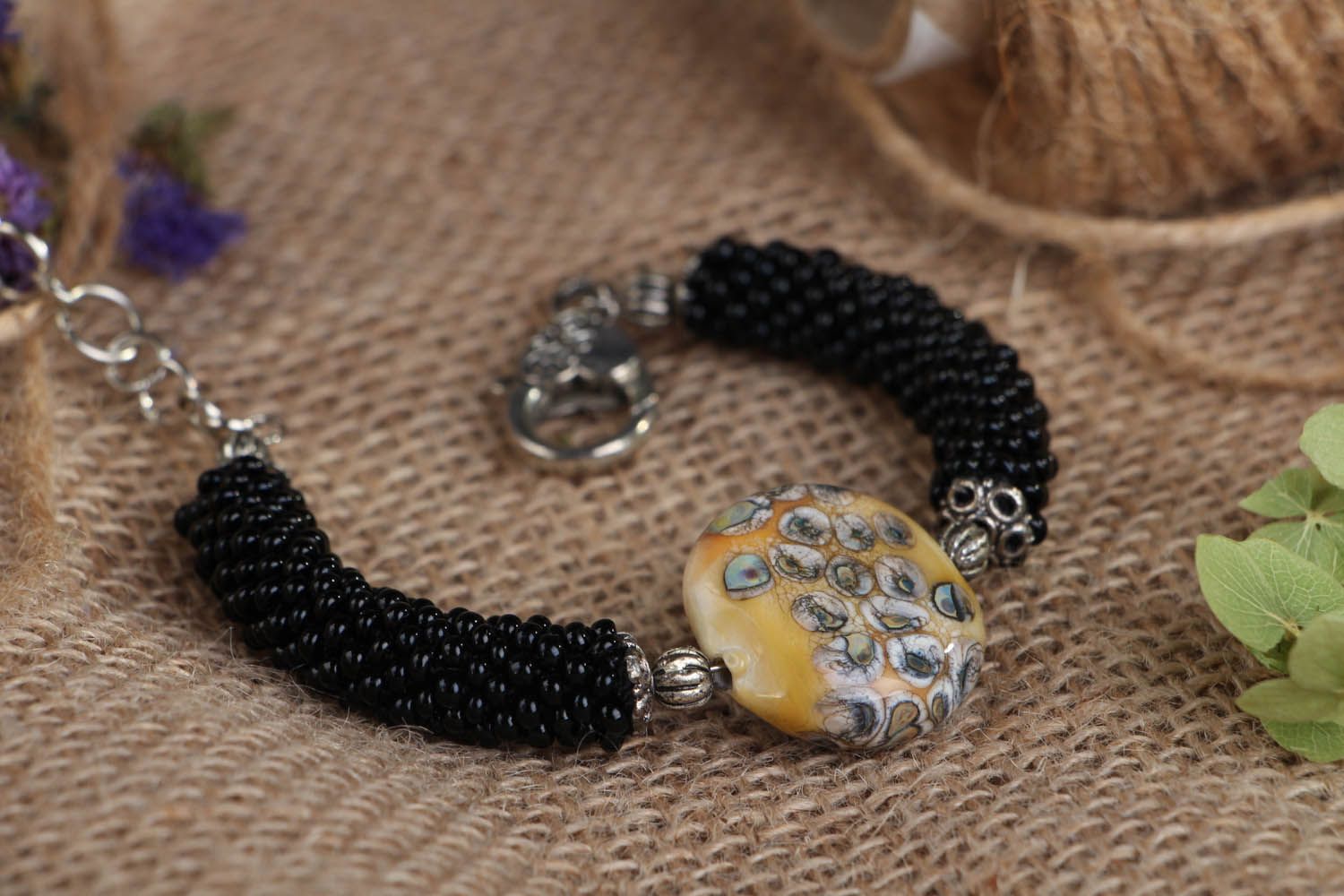 Bracelet fait main en verre et perles de rocailles photo 4
