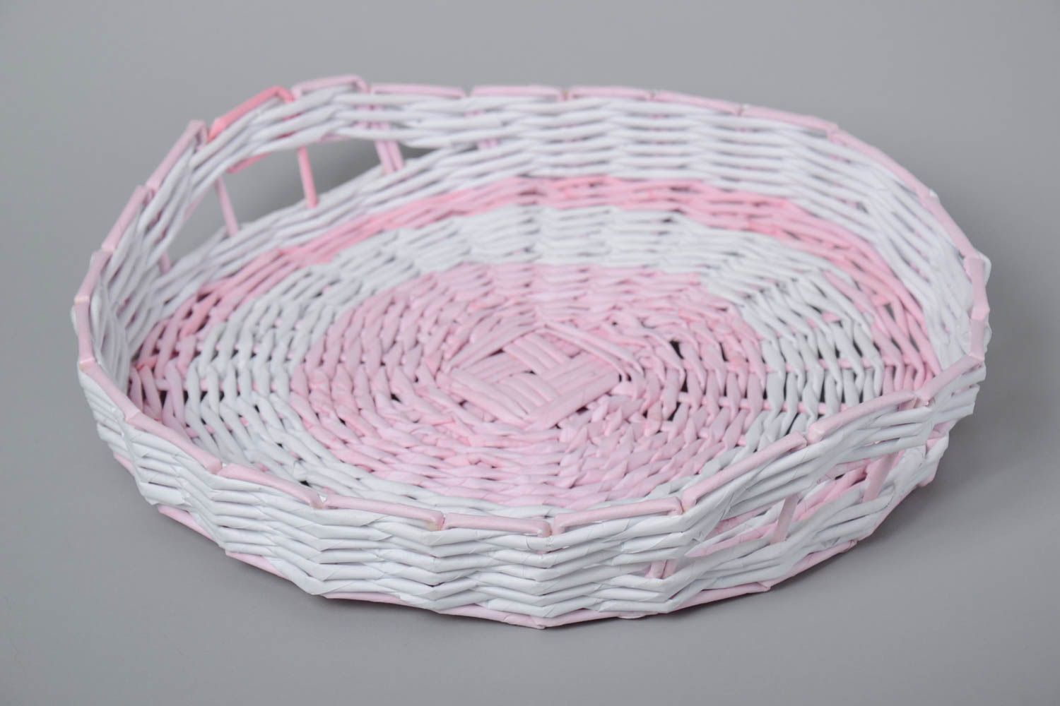Schönes originelles rosa handmade Tablett aus Papierrollen Handarbeit  foto 4