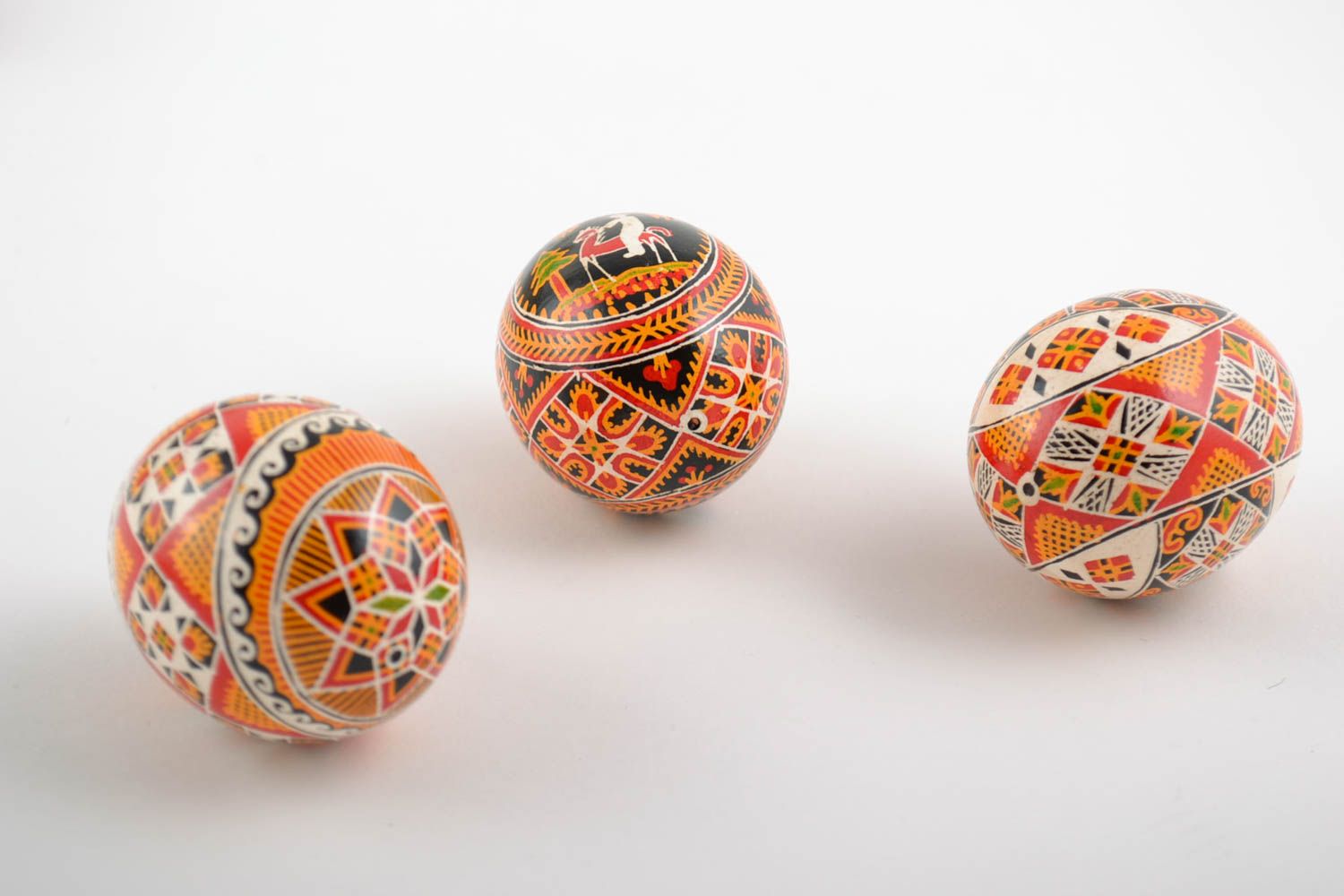 Œufs de Pâques set de décorations 3 pièces faites main avec peinture ethnique photo 5