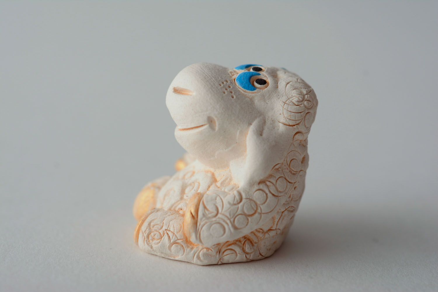 Kleine Figurine aus Keramik Schaf foto 4