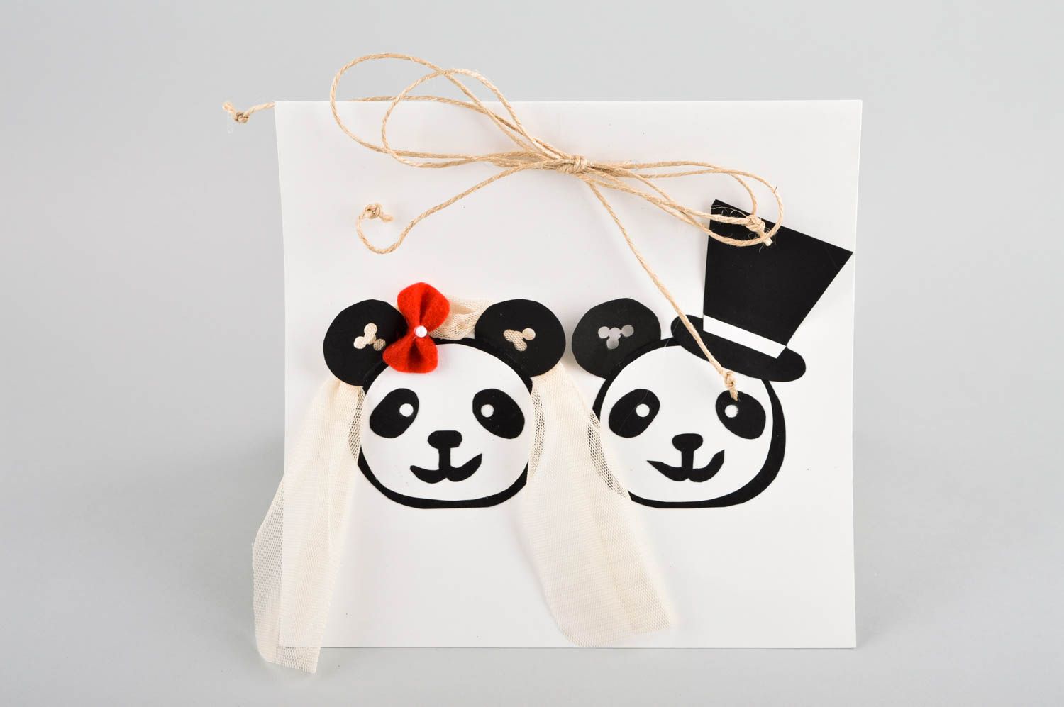 Tarjeta de felicitación artesanal regalo original postal hecha a mano con pandas foto 1