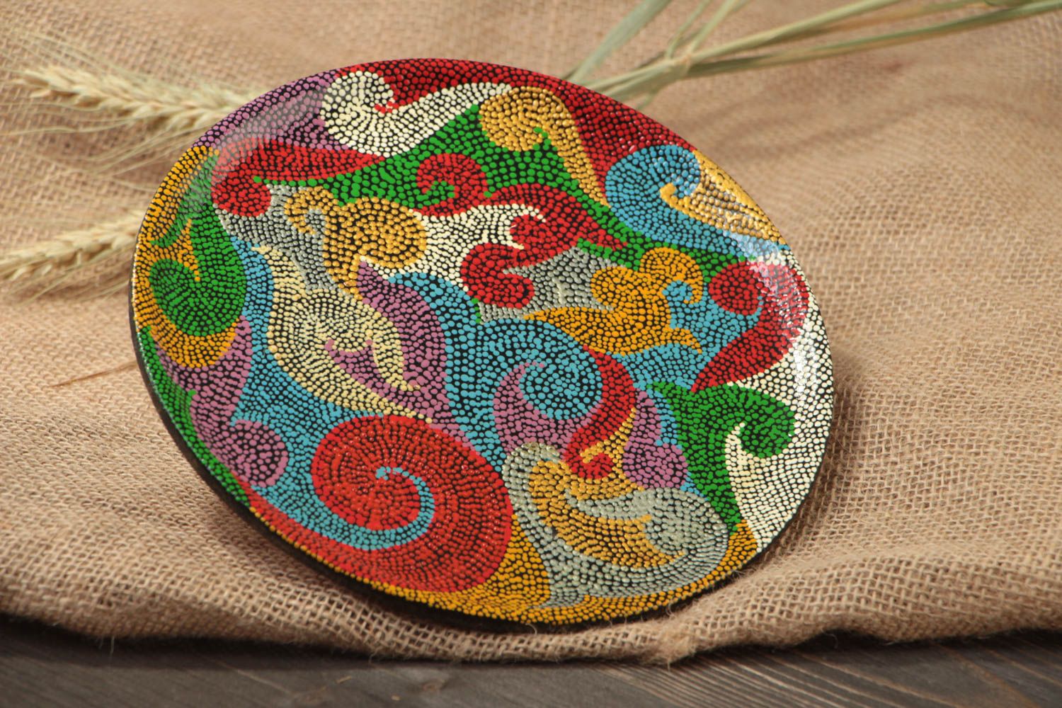Декоративная тарелка с росписью красками ручной работы авторская красивая яркая фото 1