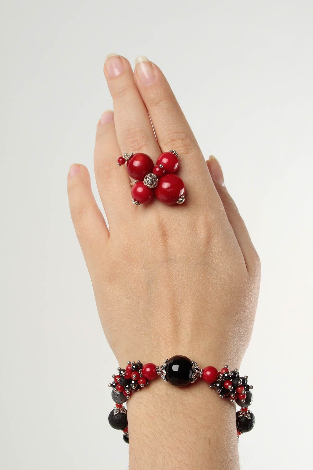 Bague corail Bracelet fait main Accessoires femme noir et rouge design photo 1