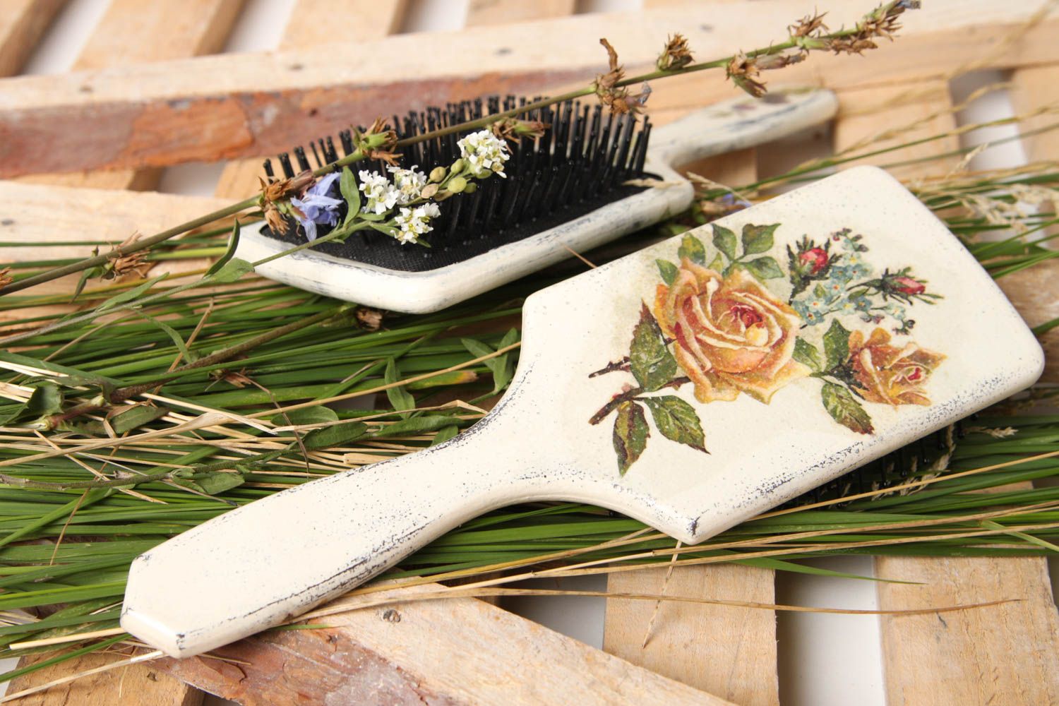 Brosse à cheveux en bois faite main design image de roses Cadeau original photo 1