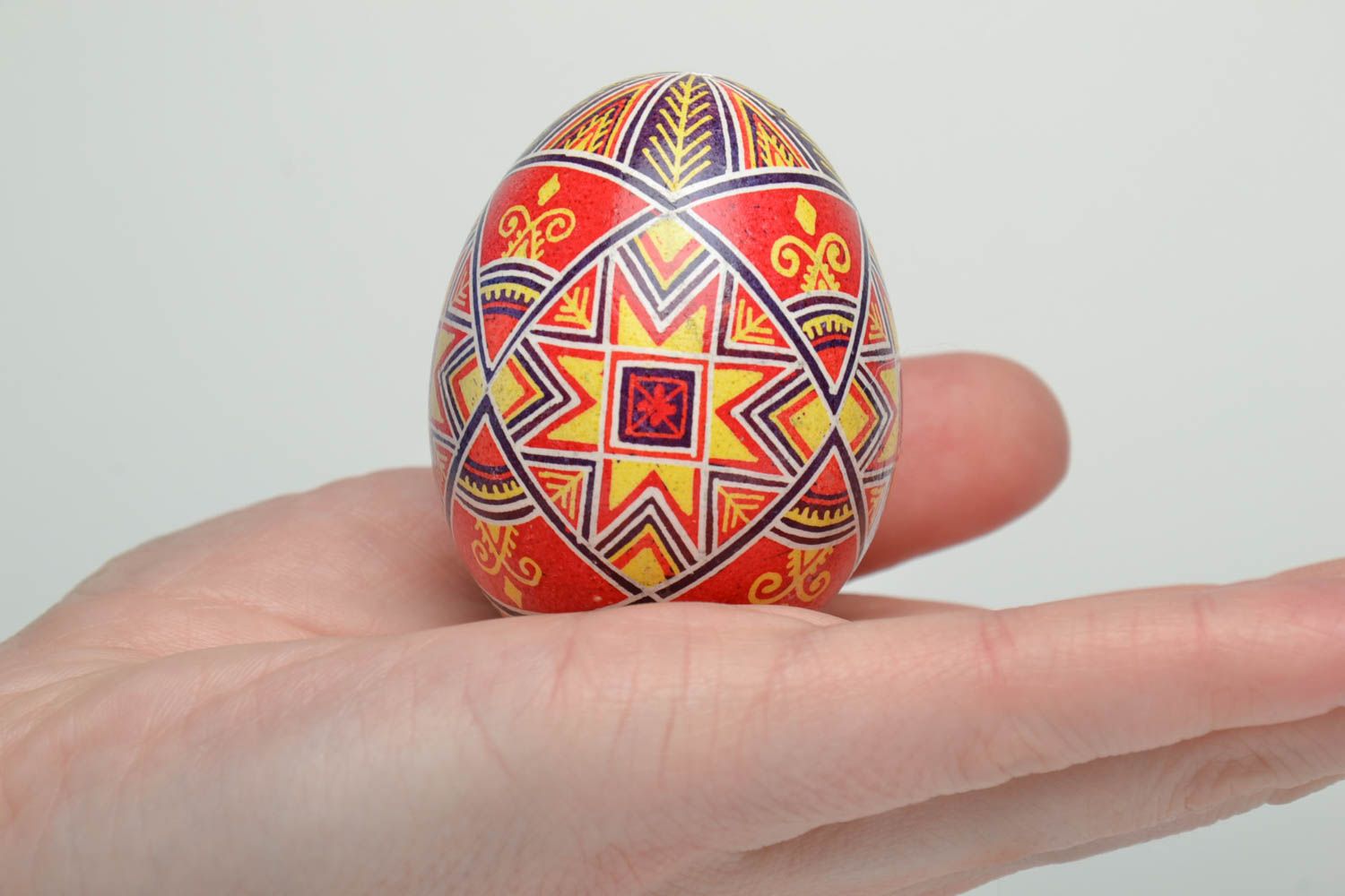 Joli œuf de Pâques peint de poule décoré de cire fait main style ethnique photo 5