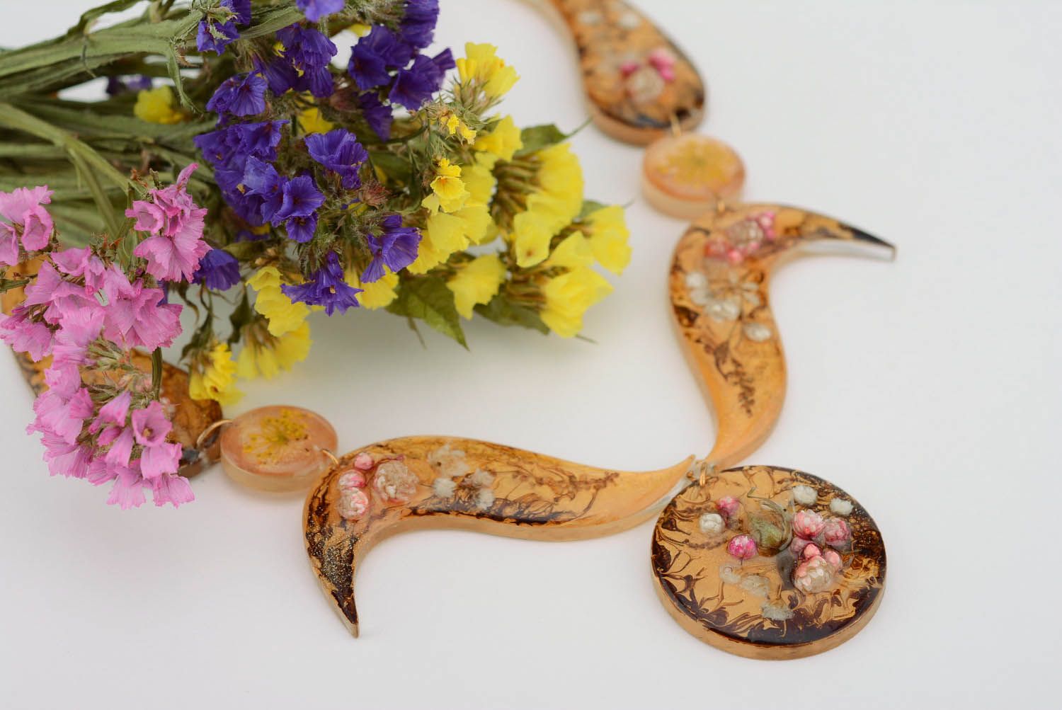 Collana con fiori secchi lunga fatta a mano girocollo donna bigiotteria bella foto 1