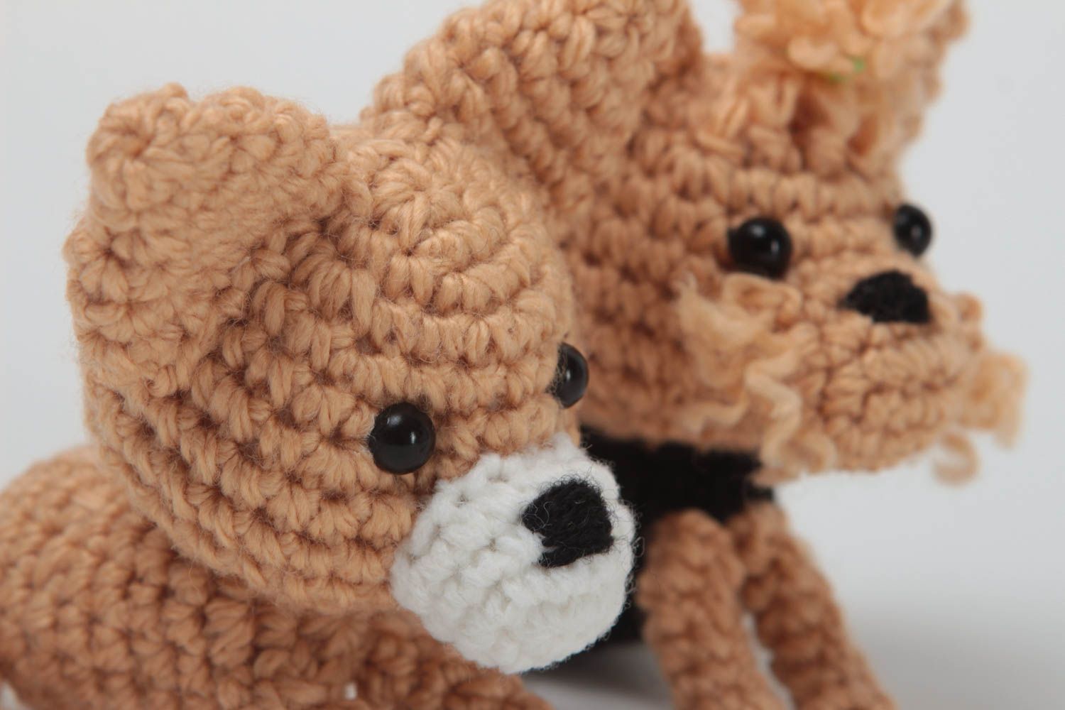 Handmade Spielzeug Set gehäkelte Hunde Kuschel Tiere für Kinder 2 Stück foto 3