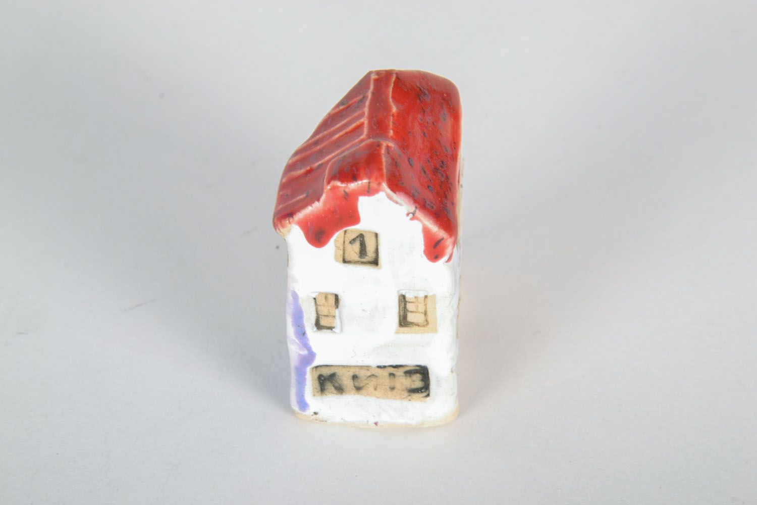 Tiny figurine of house photo 5