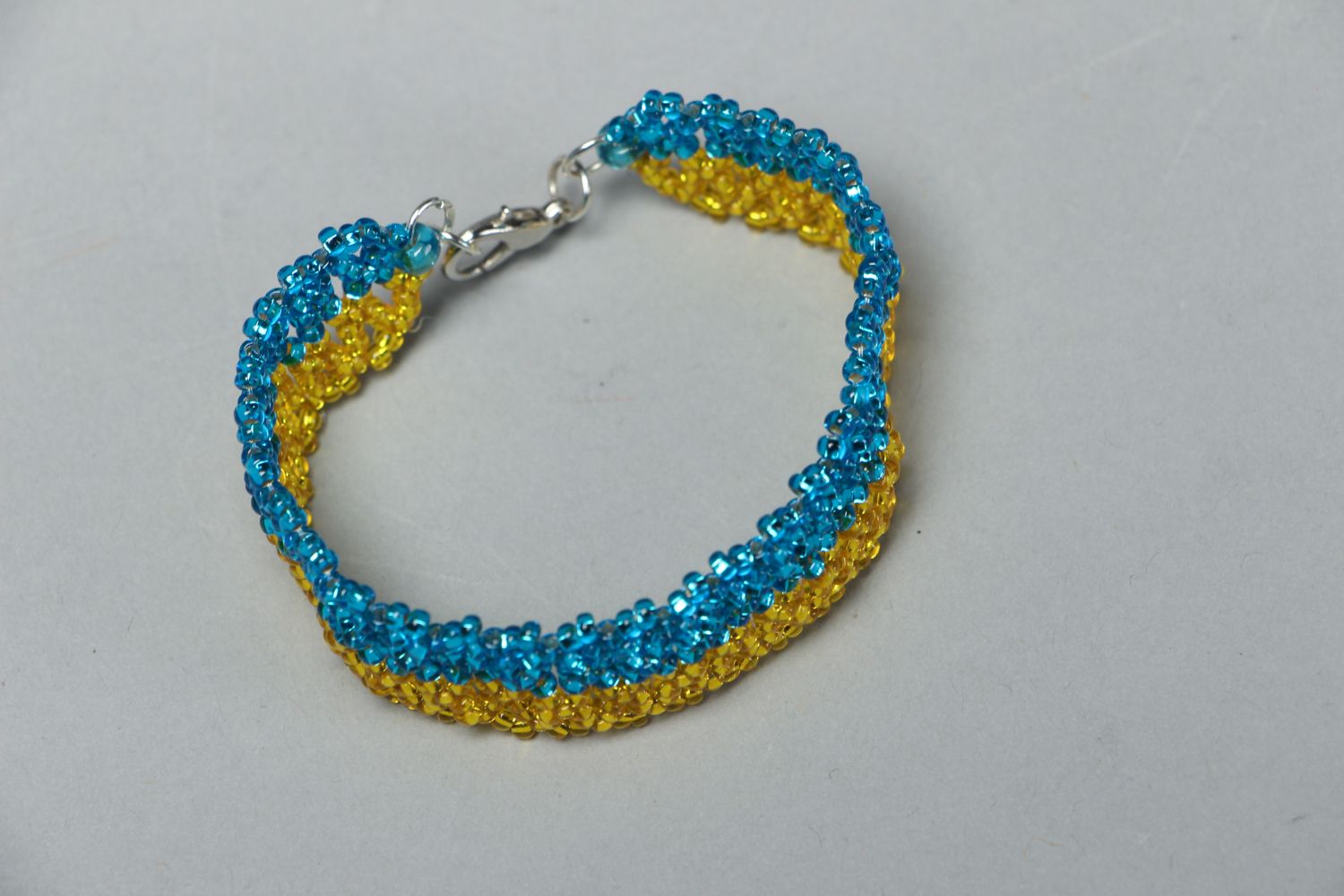 Bracelet fait main de perles de rocaille Bleu et jaune photo 2